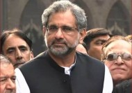 Shahid Khaqan Abbasi敦促CJP Qazi Faez Isa在任期结束后退休